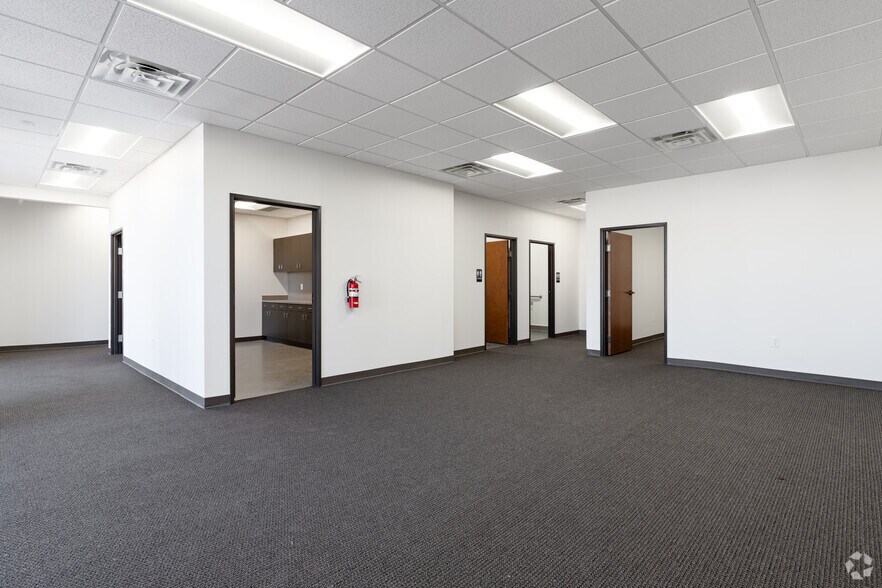 More Photos Of 14934 Webb Chapel Rd, Farmers Branch Flex For Sale