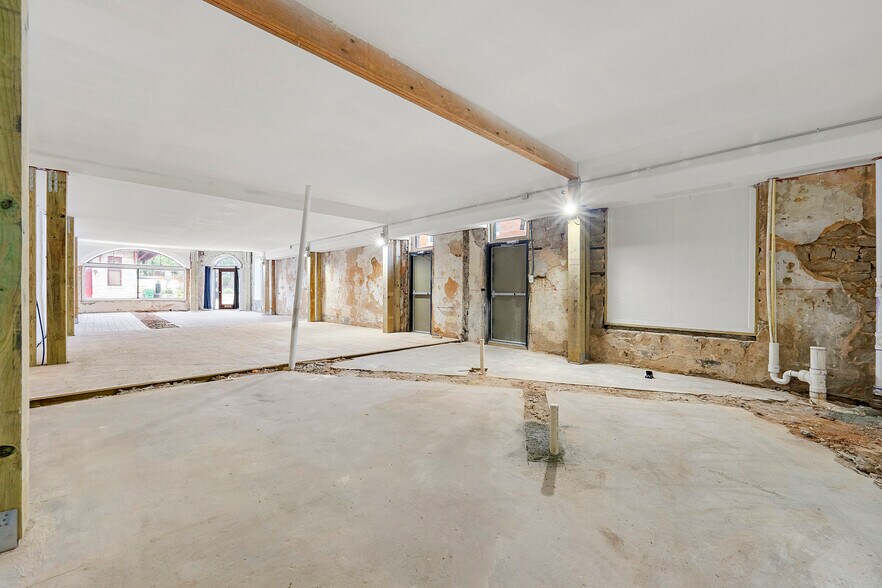 More Photos Of 929 Main St, Stone Mountain Restaurant For Lease