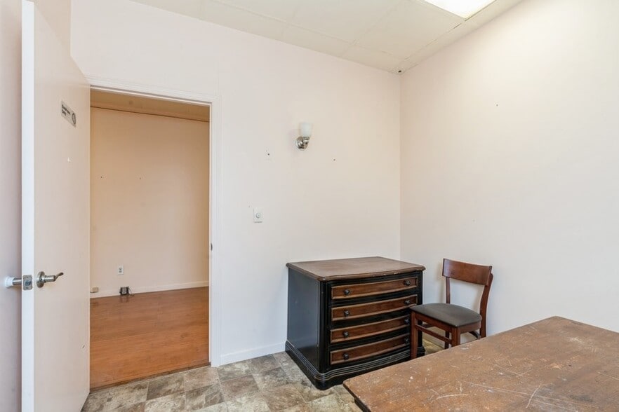 More Photos Of 1309-1313 Paterson Plank Rd, Secaucus Restaurant For Lease