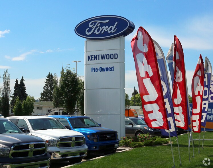 More Photos Of 10105 137th Ave NW, Edmonton Flex For Sale
