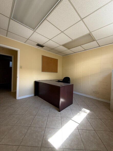 More Photos Of 3102 Canty St, Pascagoula Office For Sale