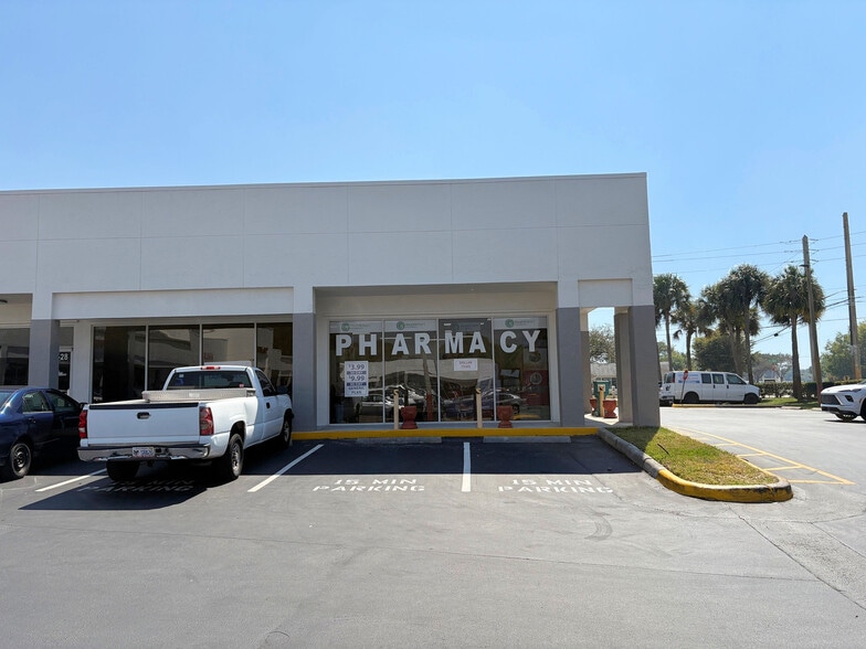 More Photos Of 7118-7170 N Nob Hill Rd, Tamarac General Retail For Lease