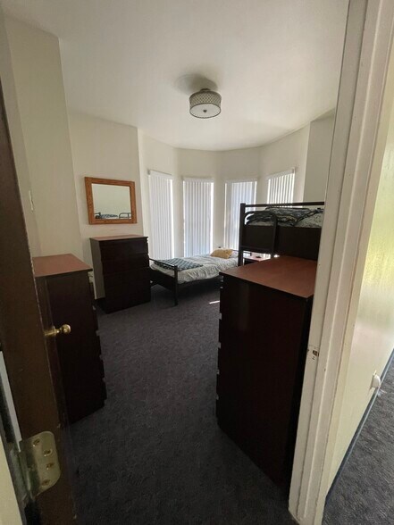 More Photos Of 727 N 31st St, Milwaukee Specialty For Sale