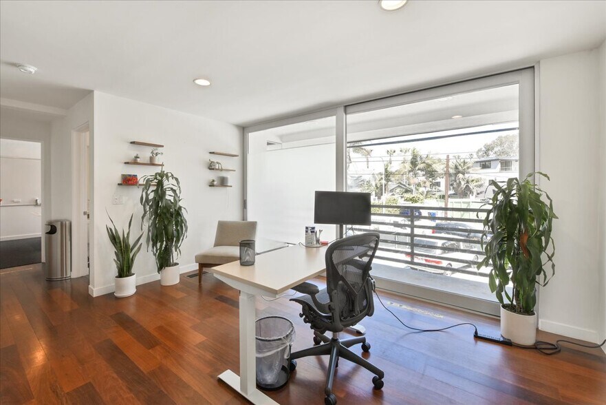 More Photos Of 1319 Abbot Kinney Blvd, Venice Loft Creative Space For Lease