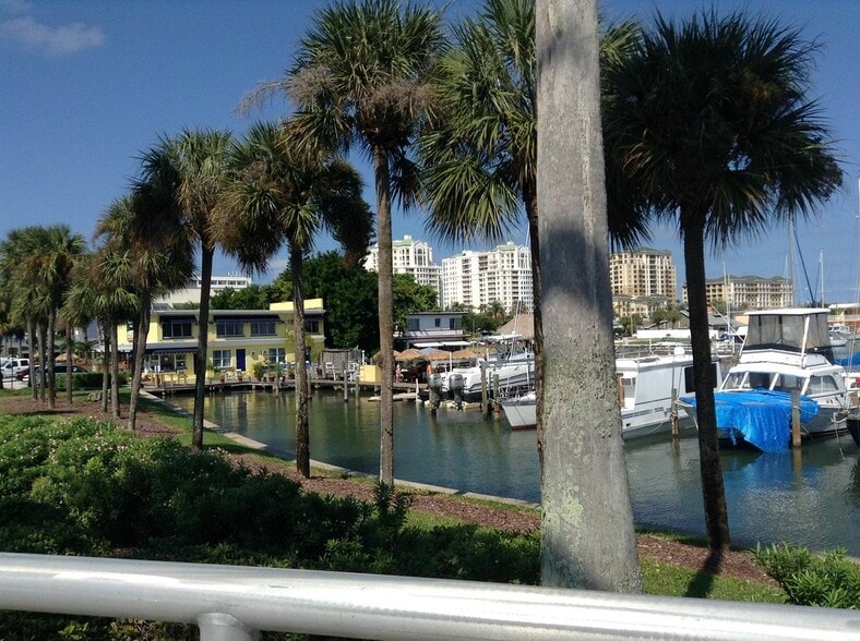 More Photos Of 401 E Shore Dr, Clearwater Beach Hotel For Sale