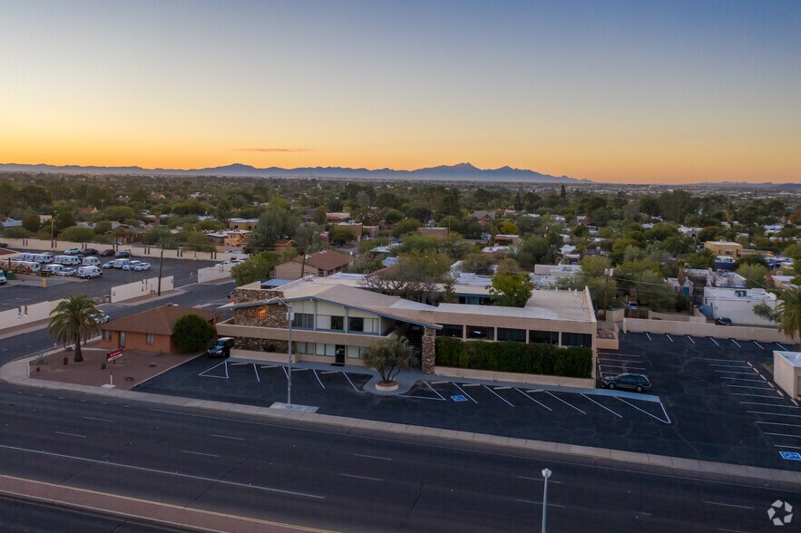 More Photos Of 2030 E Speedway Blvd, Tucson Office For Lease