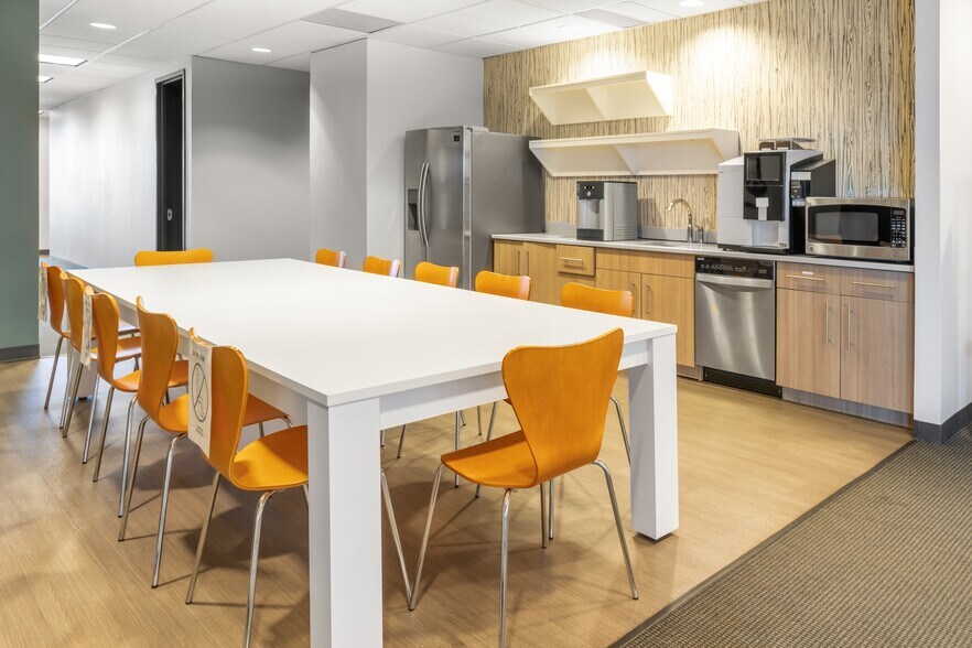 More Photos Of 33 Wood Ave S, Iselin Coworking Space