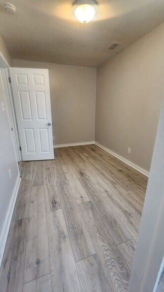 More Photos Of 400 E Sherman St, Hutchinson Apartments For Sale