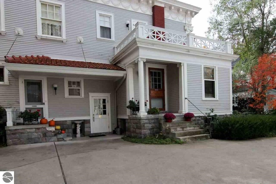 More Photos Of 230 Wellington St, Traverse City Hospitality For Sale