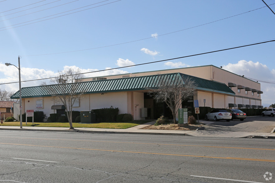 Primary Photo Of 43845 10th St, Lancaster Medical For Lease