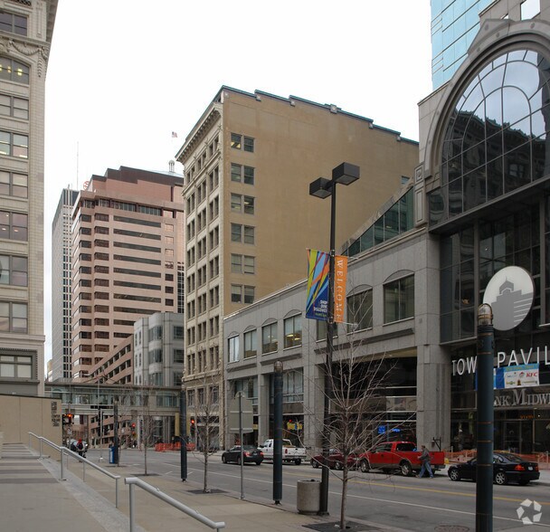 More Photos Of 1111 Main St, Kansas City Office For Lease