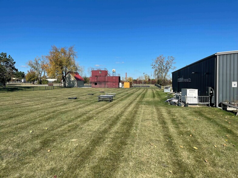 More Photos Of 105 E Russell Rd, Tecumseh General Retail For Lease