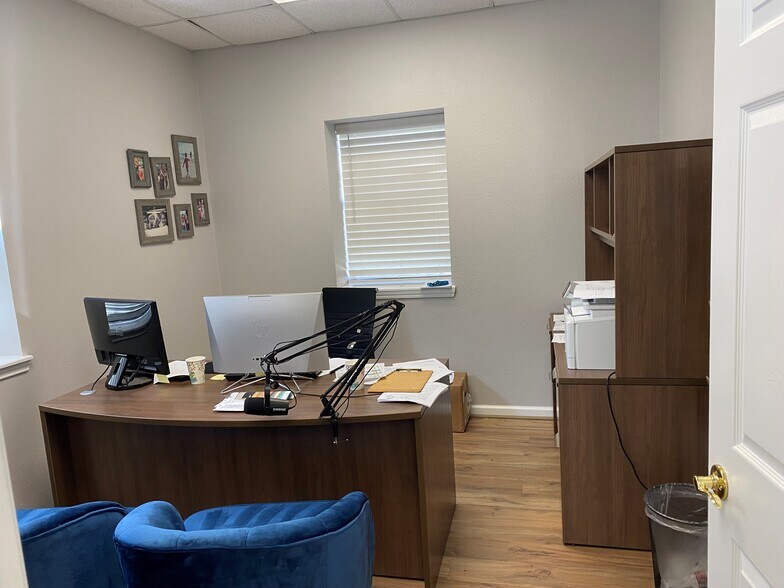 More Photos Of 404 Newport Blvd, League City Office For Lease
