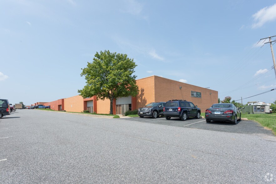 More Photos Of 7900-7996 E Baltimore St, Baltimore Flex For Lease