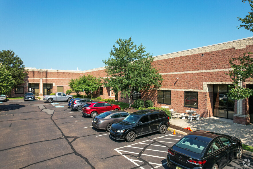 Primary Photo Of 1515 Grundy's Ln, Bristol Office For Lease