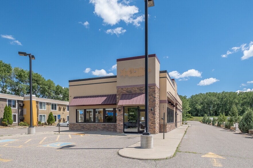 More Photos Of 101 W Lind St, Mankato Fast Food For Lease