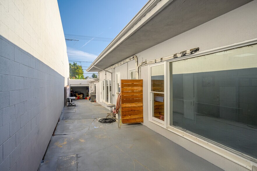 More Photos Of 2304-2306 Burbank blvd, Burbank Office Residential For Sale