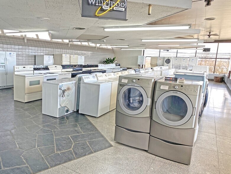 More Photos Of 301 N Enola Dr, Enola Freestanding For Sale