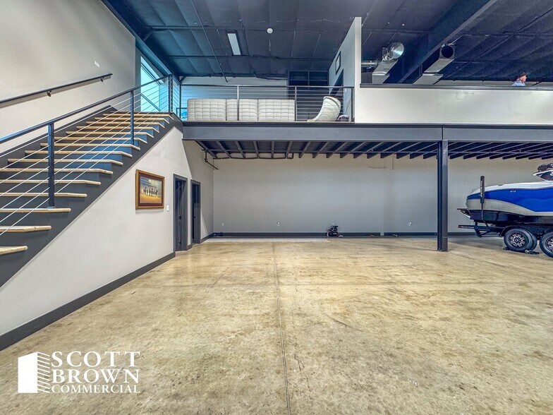 More Photos Of 1725 N Hwy 377, Roanoke Warehouse For Lease