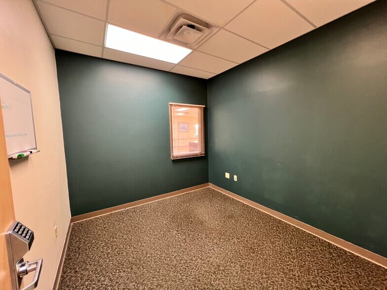More Photos Of 923 S Broadway, Portland Medical For Sale