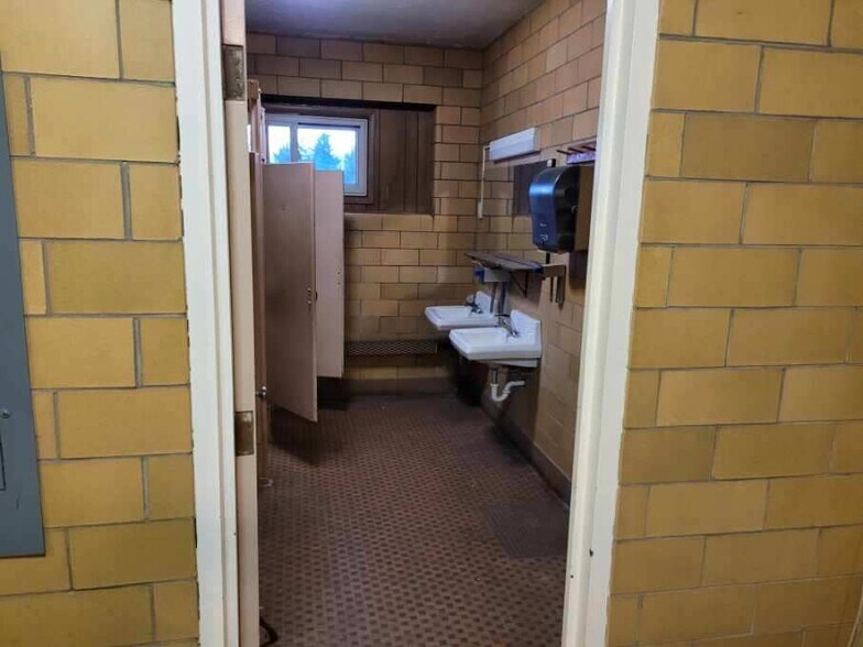 More Photos Of 559 N Hastings Way, Eau Claire Research And Development For Sale