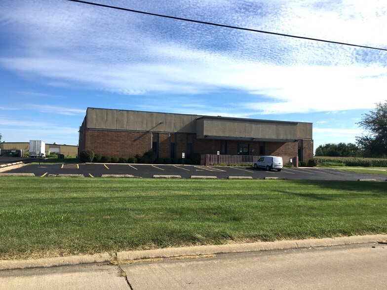 More Photos Of 2305 W Altorfer Rd, Peoria Light Manufacturing For Lease