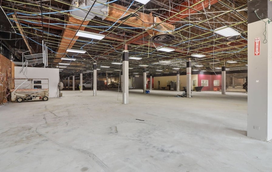 More Photos Of 300 Broad St, Kingsport General Retail For Sale