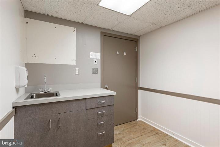 More Photos Of 915 N Hanover St, Elizabethtown Medical For Sale