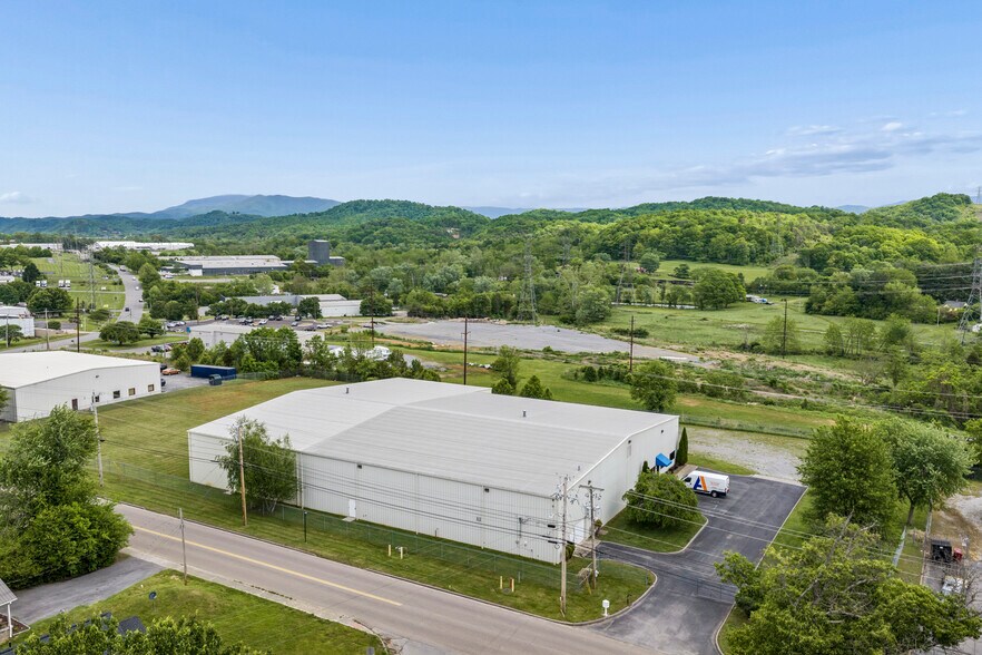 More Photos Of 2200 E Fairview Ave, Johnson City Warehouse For Sale