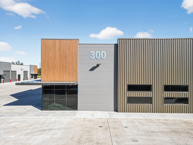 More Photos Of 5279 N Main St, Baytown Unknown For Lease