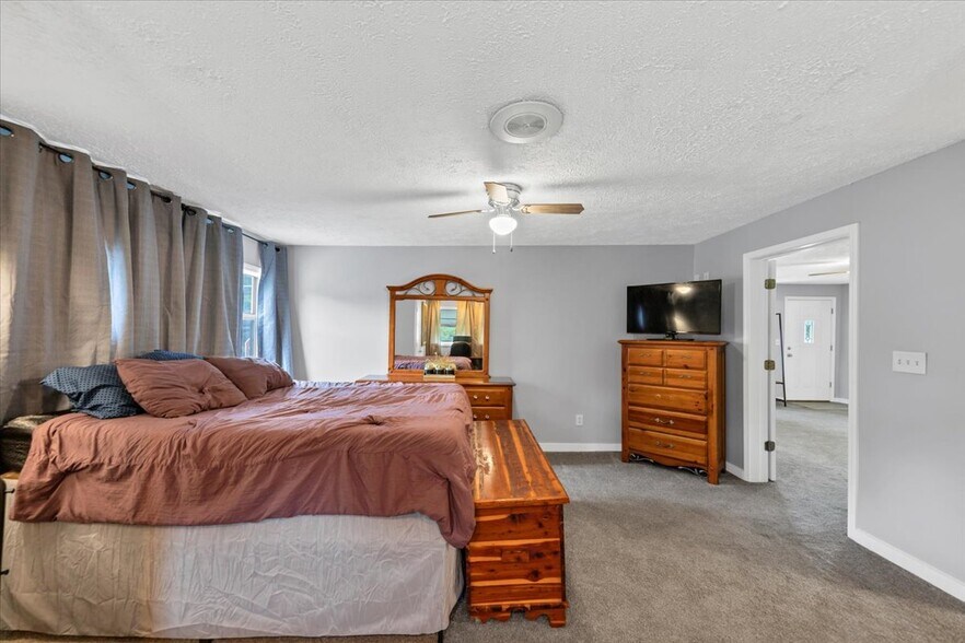 More Photos Of 6071 N Main St SE, Acworth Flex For Sale