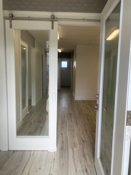More Photos Of 604 Duchess St, Saskatoon Office For Lease