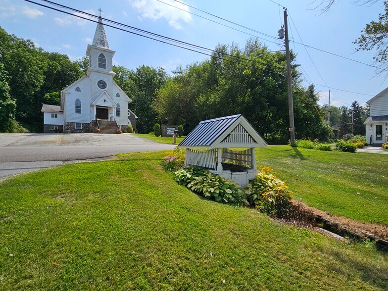 More Photos Of 73 Little York Rd, Warwick Garden Center For Sale