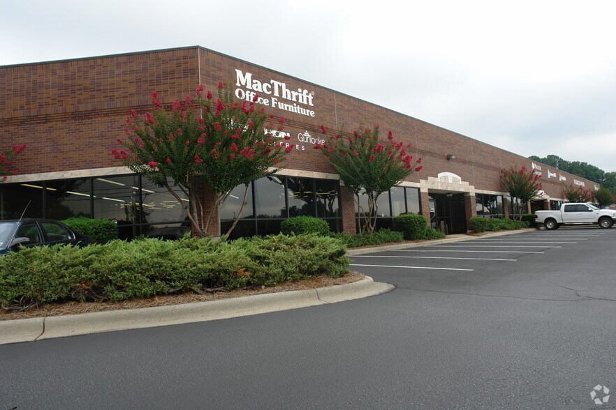 More Photos Of 800 Clanton Rd, Charlotte Showroom For Lease