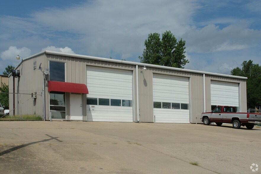 Primary Photo Of 1220 S 6th St, Fort Smith Warehouse For Sale