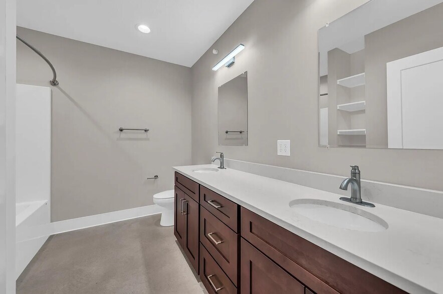 More Photos Of 3937-3937 Kenwood Ave, Kansas City Apartments For Sale