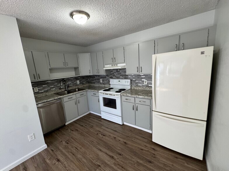 More Photos Of 2045 Bunting Ave, Grand Junction Apartments For Sale