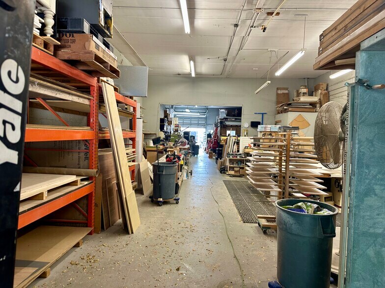 More Photos Of 4840-4860 N Dixie Hwy, Oakland Park Warehouse For Lease