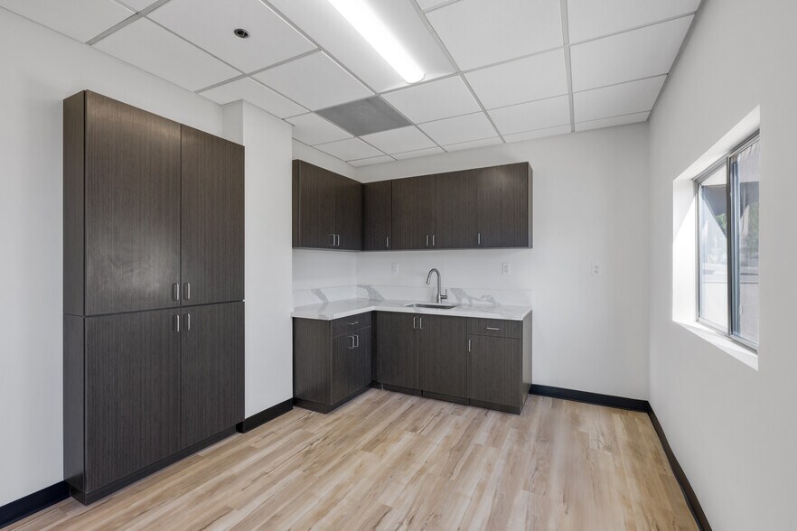 More Photos Of 990 Highland Dr, Solana Beach Coworking Space
