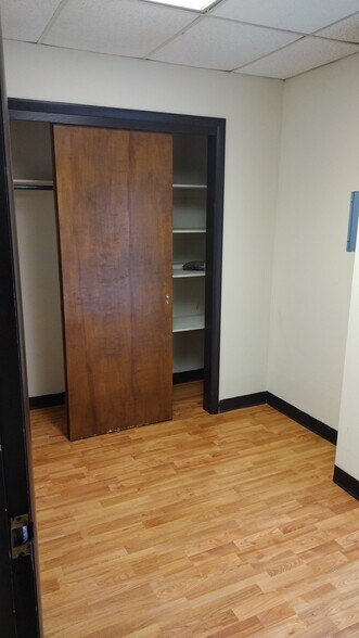 More Photos Of 160 Water St, Reading Flex For Lease