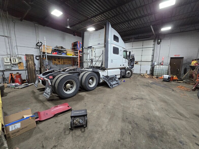 More Photos Of 1801 Shawson Dr, Mississauga Warehouse For Sale