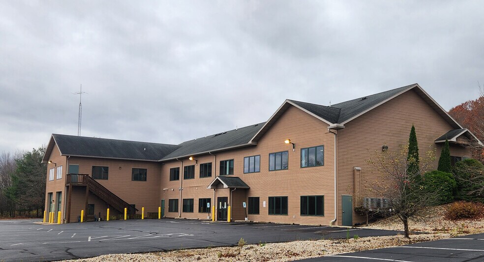 More Photos Of N2930 22 State Rd, Wautoma Office For Sale