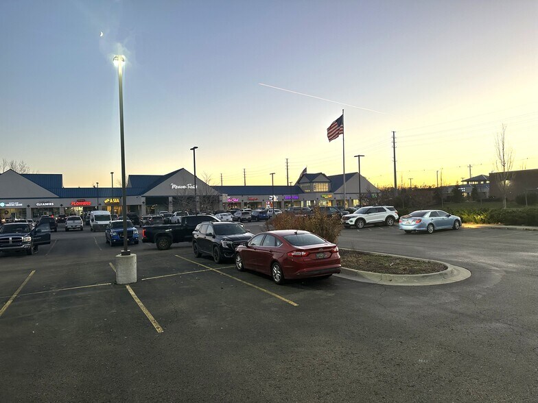 More Photos Of 10002-10112 Highland Rd, Hartland Freestanding For Lease