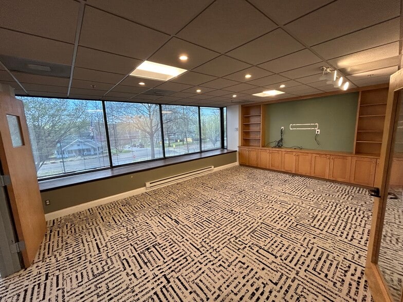More Photos Of 7945 Macarthur Blvd, Cabin John Office For Lease