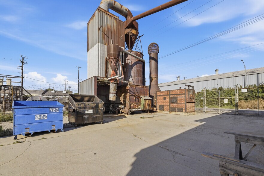 More Photos Of 1705 N Indiana St, Los Angeles Manufacturing For Sale