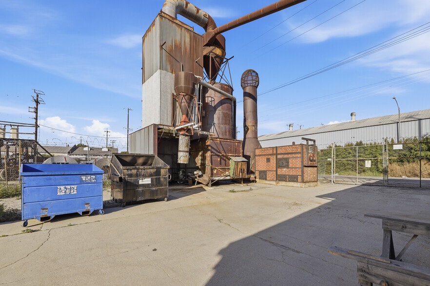 More Photos Of 1705 N Indiana St, Los Angeles Manufacturing For Lease