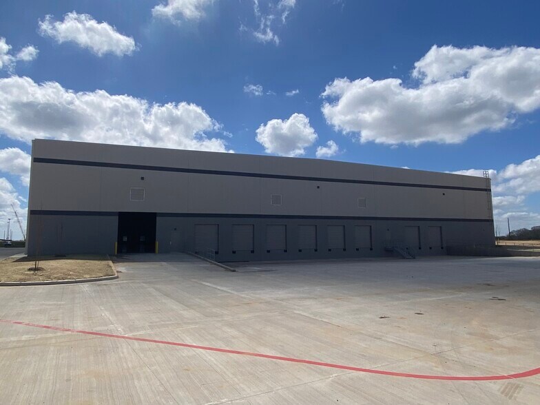 More Photos Of 2578 Discovery Hills Pky, Brookshire Industrial For Sale