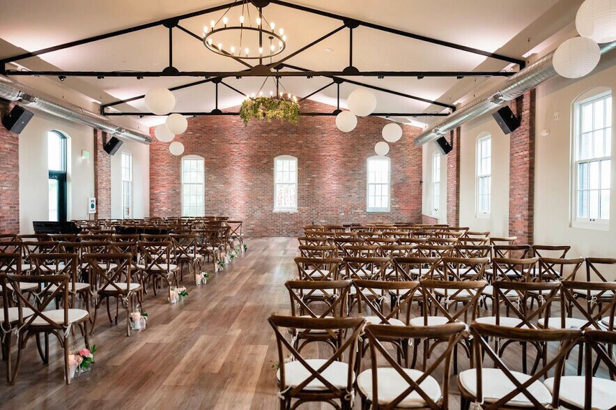 More Photos Of 301 Main St, Windsor Restaurant For Lease