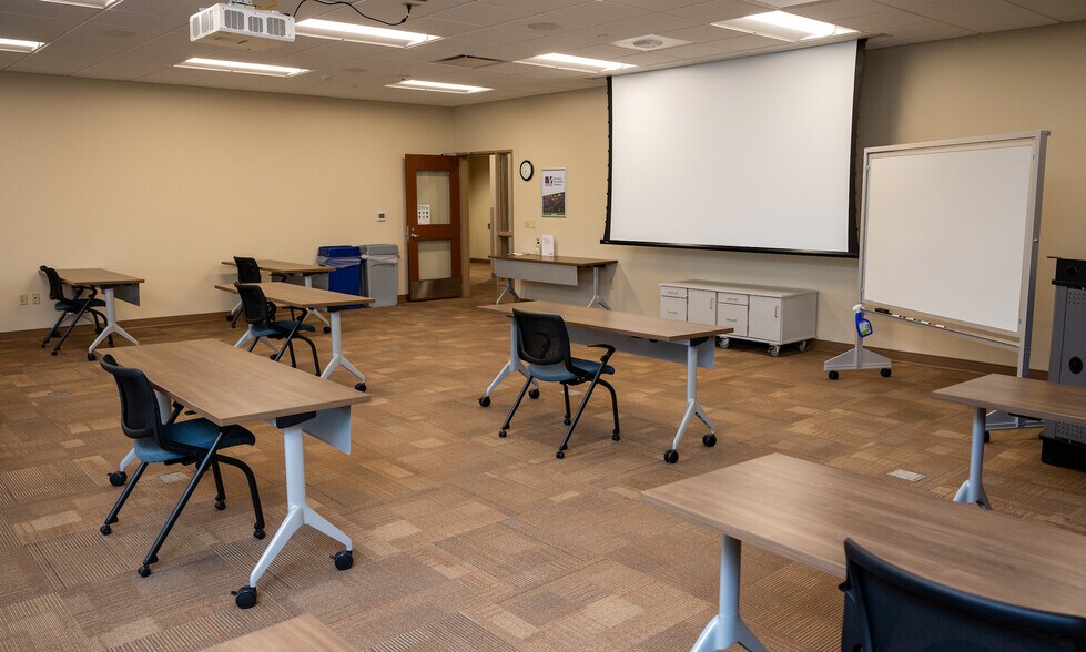 More Photos Of 1091 Sutherland Ave, River Falls Flex For Sale