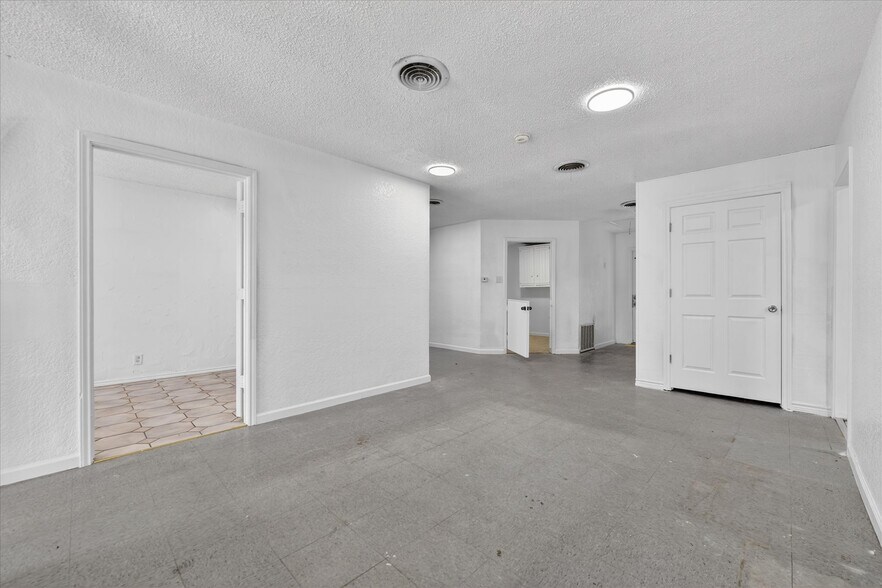 More Photos Of 936 E Highway 199, Springtown Freestanding For Sale